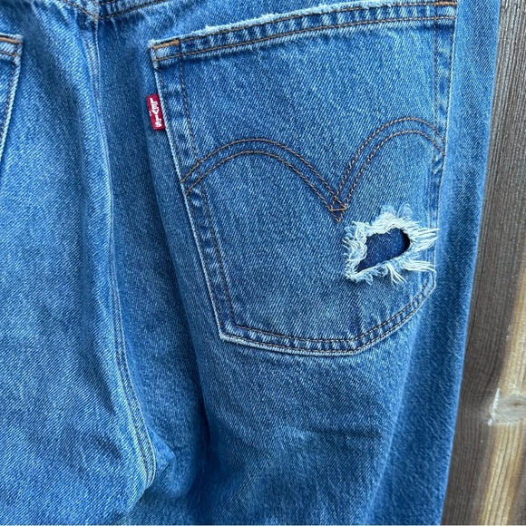 Levi's Premium Blue Distressed Women Jeans Size 32 - Picture 8 of 14